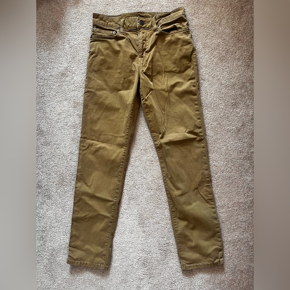 Mens American Eagle khaki 28x30. Perfect conditions, good feel and stretchiness